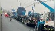 Tráiler que transportaba insumo para monedas del Banco Central de Reserva se incendia en Puente Huánuco