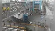 Tráiler invade vía exclusiva del Metropolitano y se queda atascado por 2 horas en estación Matellini