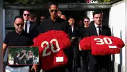 Imágenes conmovedoras del funeral de Diogo Jota y André Silva: la ofrenda de Van Dijk y el emotivo gesto de Rubén Neves