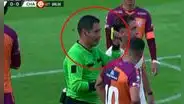 Diego Haro sorprende al 'sacarse' tarjeta amarilla por interrumpir jugada de gol de Universitario contra Los Chankas