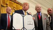 Trump firma ley que aumenta castigos contra traficantes de fentanilo en EEUU: "No descansaremos hasta acabar con la epidemia"