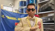 Profesor 'bailarín' vuelve a ganar desfile escolar y conmueve al revelar que tiene cáncer: "Si me iba, me iba haciendo música"