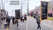Peruano y venezolano marchan juntos para vender empanadas en desfile: “Nos dieron estilo, nos dieron patriotismo"