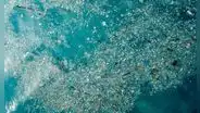 Científicos descubren 27 millones de toneladas de nanoplásticos flotando en el Atlántico que nunca podrán limpiarse
