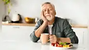 Científicos advierten que la hora en que desayuna podría reducir los años de vida de los humanos, según estudio