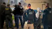 Alerta para inmigrantes en EEUU: ICE colocaría tobilleras electrónicas con GPS a más de 180.000 migrantes y muñequeras a mujeres embarazadas