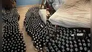 Hombre muere tras ingerir solamente alcohol por un mes: encontraron más de 100 botellas en su habitación en Tailandia