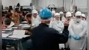 ICE arresta a la mitad de los trabajadores de una empresa en Nebraska, EEUU: 107 inmigrantes con órdenes de deportación