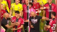 Guardaespaldas de Messi agredió a jugadores de Atlas en pleno campo: el video que generó indignación