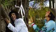 Richard Torres, el actor y activista ambiental peruano que se casó con un árbol en más de 15 ocasiones: buscaba romper récord Guinness