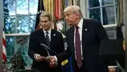 Trump anuncia aranceles del 100% a importaciones de chips y semiconductores: “Si estás fabricando en EEUU, no hay cargo"
