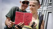 El 'Tinder de las montañas': un cuaderno en las cumbres de los Alpes suizos conecta corazones
