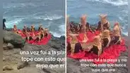 Joven queda desconcertado al encontrar grupo con trajes extraños en la playa: “Había más gente”