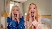 Jamie Lee Curtis comparte foto con Lindsay Lohan mientras suena la canción peruana “Ese lugar es mi amor” de Ernesto Pimentel