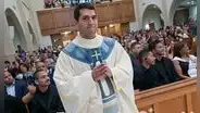 Sacerdote venezolano es arrestado por migración en aeropuerto de EE. UU. pese a contar con visa religiosa vigente