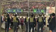 Carlos Zambrano y los provocadores gestos a los hinchas de Universitario en el Monumental tras el empate con Alianza Lima