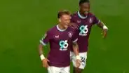Oliver Sonne marcó golazo agónico con el Burnley: peruano le dio la clasificación a su equipo en la Carabao Cup de Inglaterra