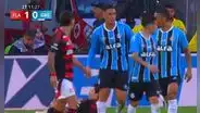 Erick Noriega no se achicó en su debut por el Brasileirao y 'guapeó' a estrella de Flamengo: le gritó en el suelo