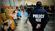 ICE, DEA y policías de Houston arrestan a 18 inmigrantes indocumentados de América Latina en almacén donde procesan grandes cantidades de droga