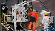 Chile firma acuerdo para explotar litio: es clave para fabricación de baterías de autos y artículos electrónicos