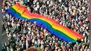 Hungría prohíbe Marcha del Orgullo en medio de represión contra colectivo LGTBIQ+