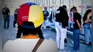 Venezolana se esconde 12 horas en ducto de su trabajo para escapar del megaoperativo del ICE y evitar la deportación de Trump
