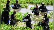 El Salvador: cientos de militares combaten planta invasora que hace imposible pescar en lago