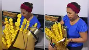 Joven regaló a su madre un ramo de plátano sancochado en vez de flores amarillas y redes estallan: "Mejor nada"