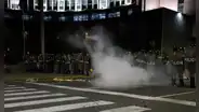 Marcha de la Generación Z: PNP empieza a lanzar las primeras bombas lacrimógenas contra manifestantes en la av. Abancay