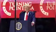Estados Unidos: Donald Trump elogia a conservador Charlie Kirk durante gran evento conmemorativo