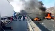 Pescadores bloquean tramo de la Panamericana Norte y Sur en Pucusana: queman llantas e impiden el tránsito vehicular