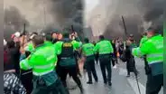 Policías y transportistas se enfrentan ante bloqueo de Av. Túpac Amaru en Carabayllo durante el paro del 6 de octubre