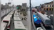 Bloquean Panamericana Norte y vías en SJL: transportistas impiden paso de autos y advierten extenderlo 24 horas