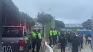 Pescadores artesanales y personal de la PNP se enfrentan en playa de Chorrillos durante desalojo