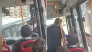 Conductor de la 10E atrapa a delincuente que intentó robarle el dinero de los pasajes en Rímac: lo entregó a la Policía