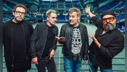 Julián Saldarriaga, guitarrista de Love of Lesbian, defiende su estilo musical: “Hay que ser fiel a uno mismo”