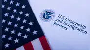 USCIS confirma nuevo requisito oficial para obtener la Green Card y la ciudadanía americana en este 2025