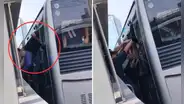 Usuarios captan a pasajeros del Metropolitano entrando por las ventanas del bus: "¿Y la ATU permite eso?"