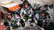 Astronautas chinos varados volvieron a la Tierra, pero usaron la nave de los rescatistas y los dejan atrapados en el espacio