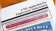 Estos son los requisitos de USCIS para renovar tu permiso de trabajo en Estados Unidos en 2025