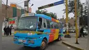 Atacan a balazos cúster en avenida Pacasmayo: chofer se lanzó del vehículo para resguardarse