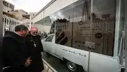 El papamóvil de Francisco será utilizado como clínica móvil para atender a los niños de Gaza