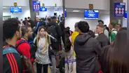 Hinchas brasileños quedaron varados en el aeropuerto del Cusco tras cancelación de vuelos rumbo a Lima