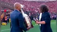 Carles Puyol y su inesperada reacción al negarse a levantar la Copa Libertadores en el Estadio Monumental