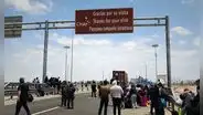 “Nos dejaron encerrados”: el drama de los migrantes varados en la frontera de Chile con Perú
