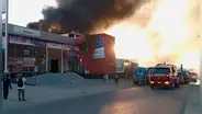 Incendio consume tienda de autos Autonort en Piura tras presunto atentado
