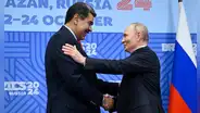 Putin le ofrece su respaldo a Maduro tras una llamada telefónica en medio de la creciente presión de EE. UU. sobre Venezuela