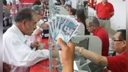 Gratificación de diciembre 2025: quién la recibe, cómo se calcula y qué pasa con los trabajadores permanentes y de medio tiempo, según expertos