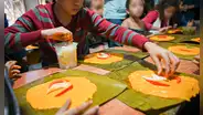 De chivo, pescado y de 'guiso crudo': las hallacas con los rellenos más extraños que se preparan por la Navidad en Venezuela