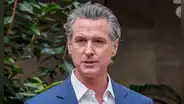 Gavin Newsom firma nueva ley que beneficia a los inmigrantes trabajadores de California desde 2026: ¿En qué consiste?